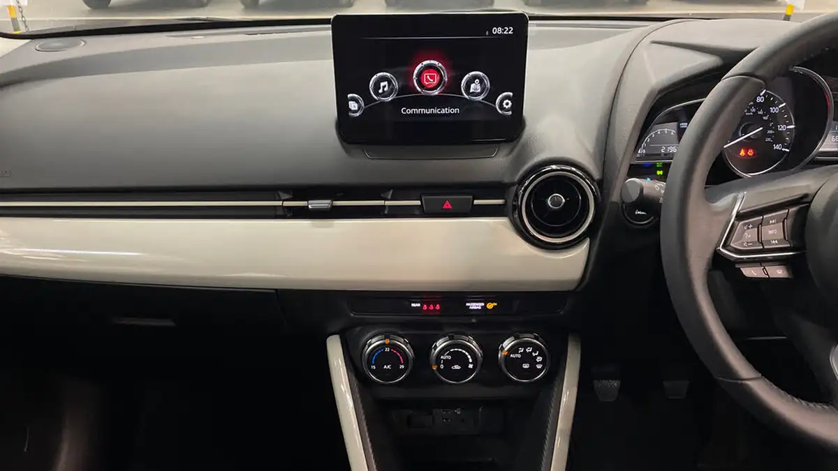 2024-mazda-mazda2-15-e-skyactiv-g-exclusive-line-big-11