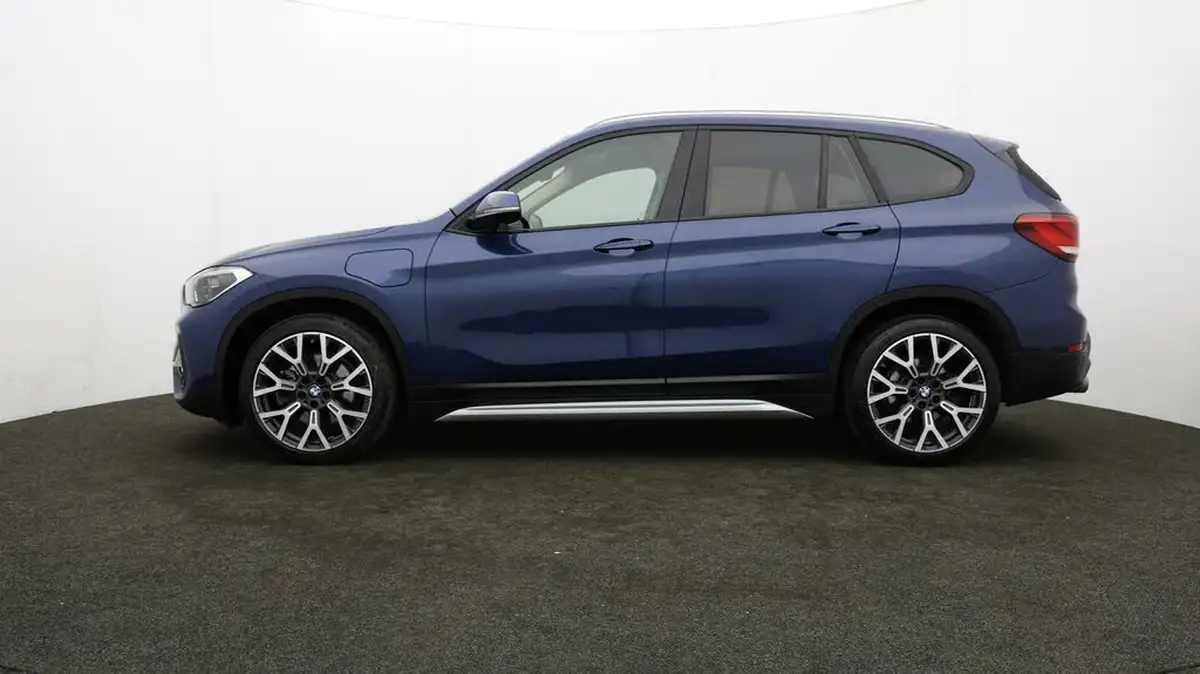 2021-bmw-x1-15-xdrive-25e-phev-xline-big-3