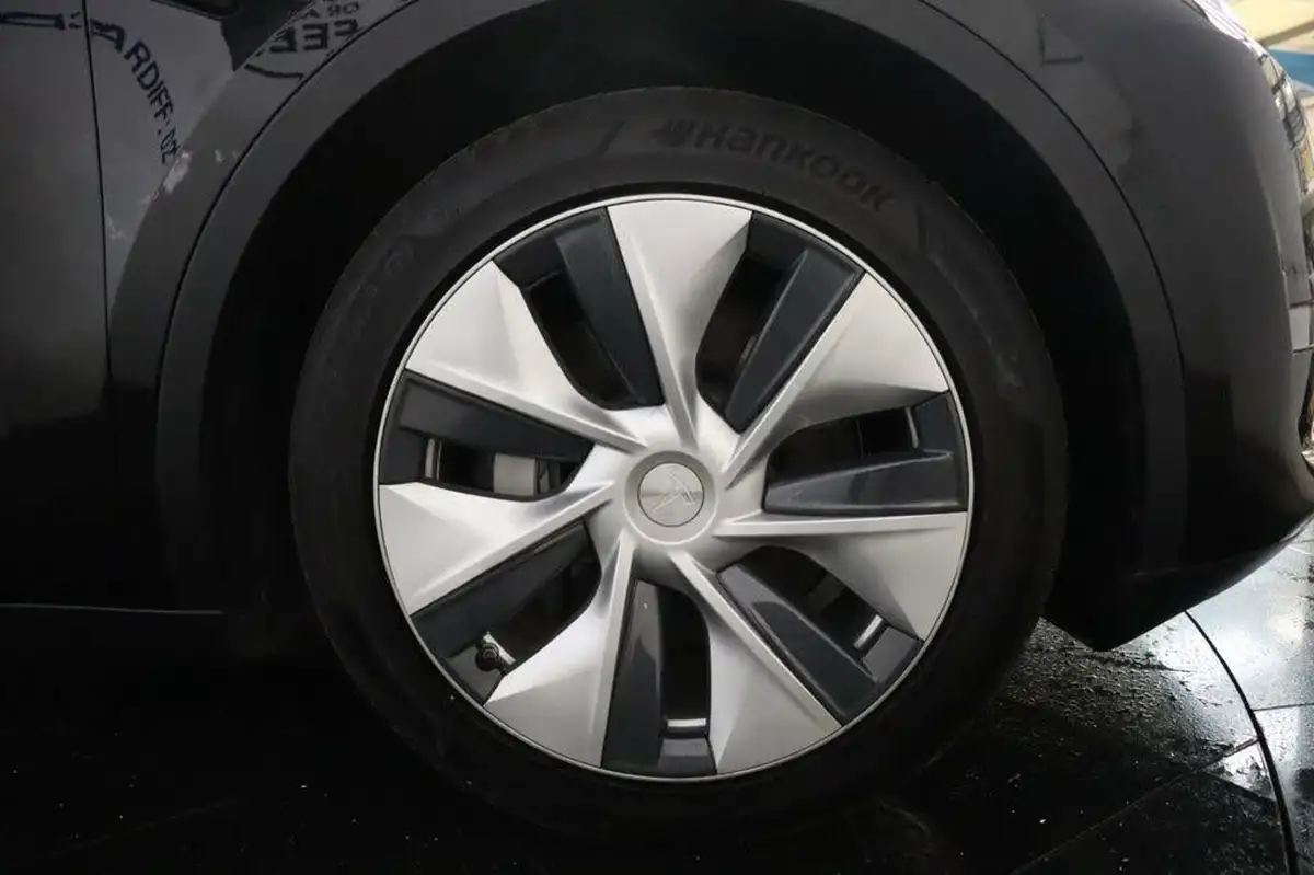 2022-tesla-model-y-e-long-range-big-29