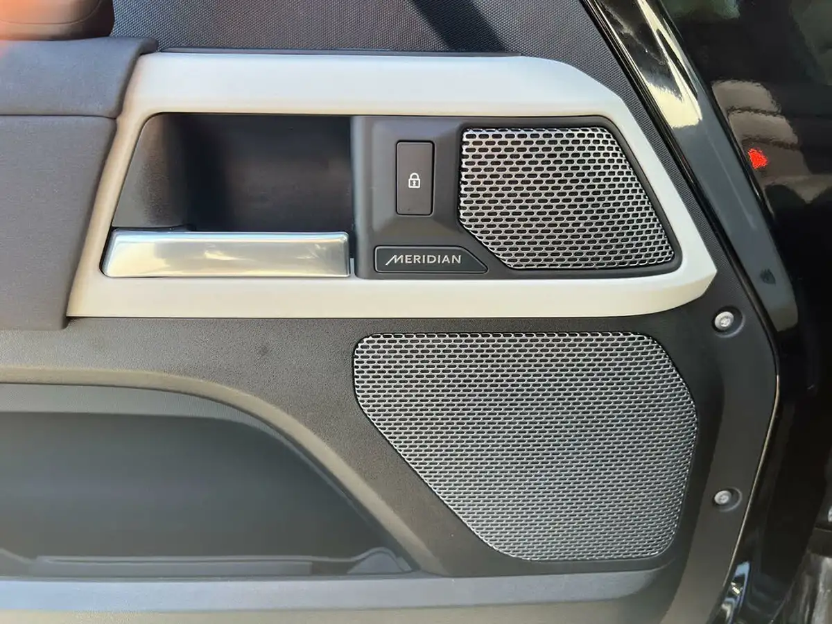 2021-land-rover-90-defender-30-d250-xs-edition-big-75
