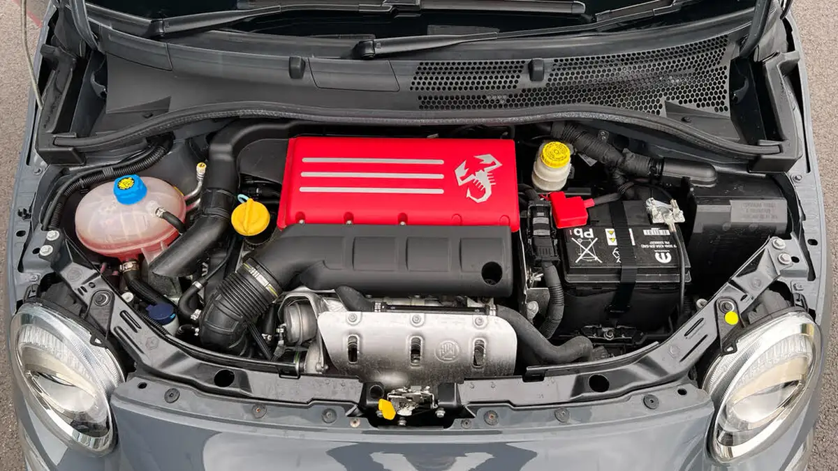 2021-abarth-595-14-tjet-big-17