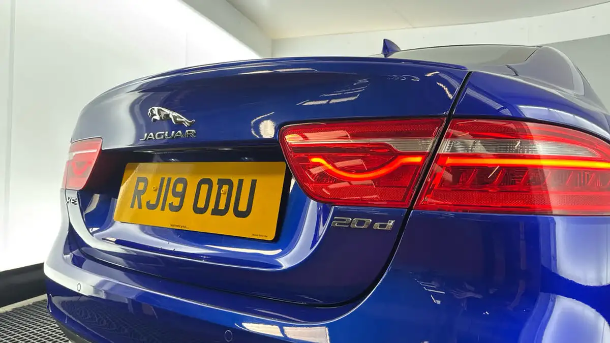 2019-jaguar-xe-20d-r-sport-180ps-auto-big-25