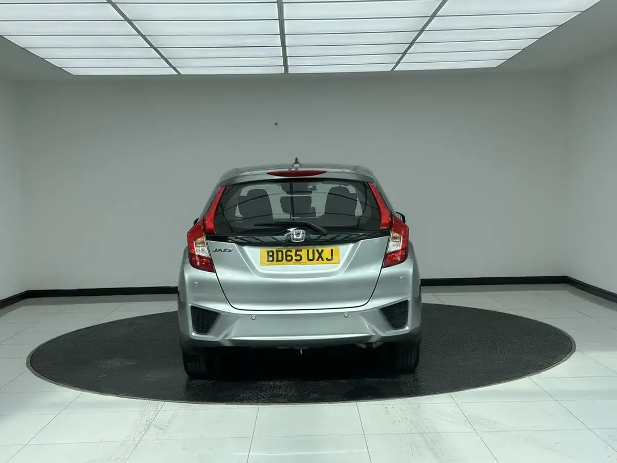 2015-honda-jazz-13-i-vtec-se-cvt-big-4