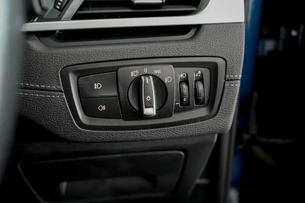 2022-bmw-x1-20td-sdrive18d-xline-sport-auto-big-33