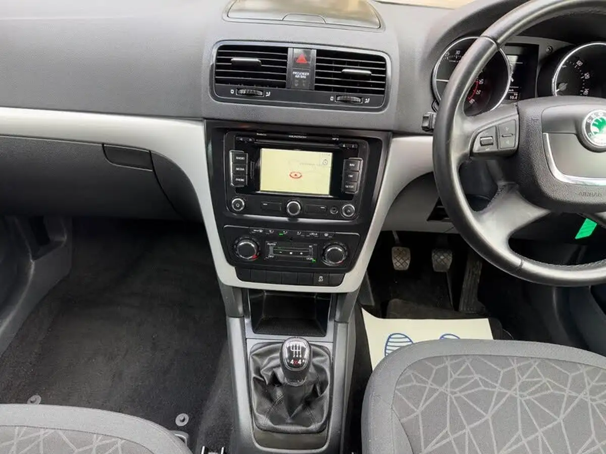 2013-skoda-yeti-20td-se-plus-140bhp-4x4-big-29