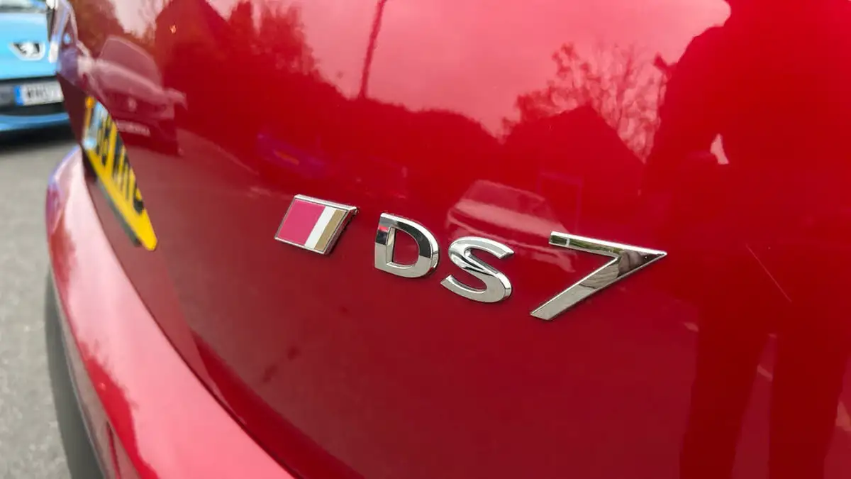 2018-ds-ds-7-crossback-15-bluehdi-performance-line-big-38