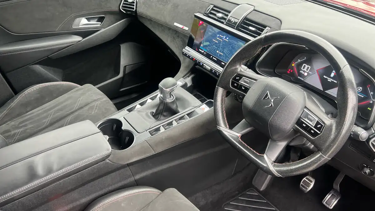 2018-ds-ds-7-crossback-15-bluehdi-performance-line-big-10
