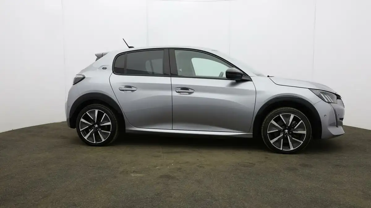 2021-peugeot-208-e-gt-50kwh-big-44
