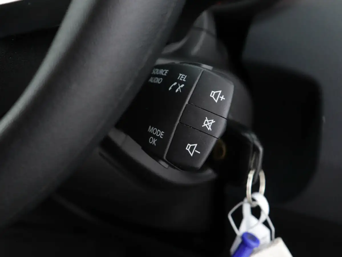 2021-dacia-duster-10-tce-essential-100bhp-ss-station-wagon-5d-big-25