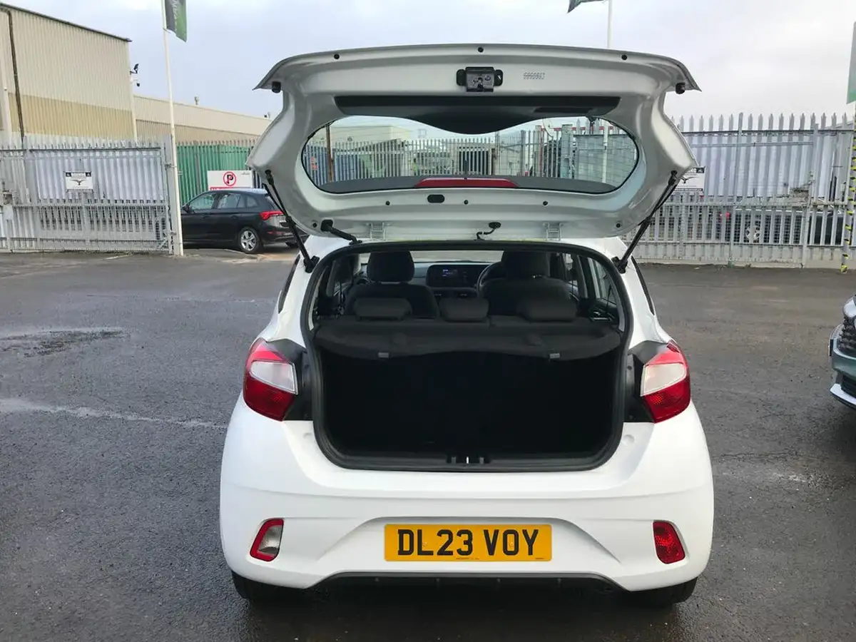 2023-hyundai-i10-10-se-big-11