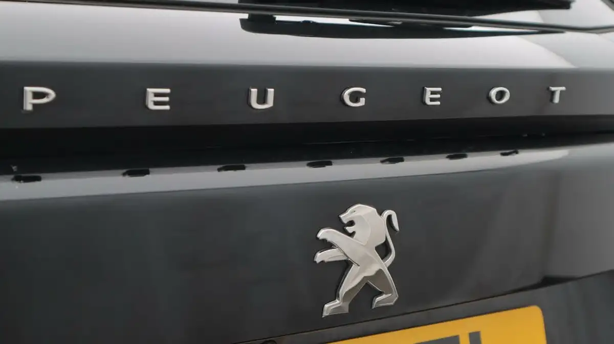 2023-peugeot-2008-suv-12-puretech-gt-130ps-hatchback-eat8-big-22