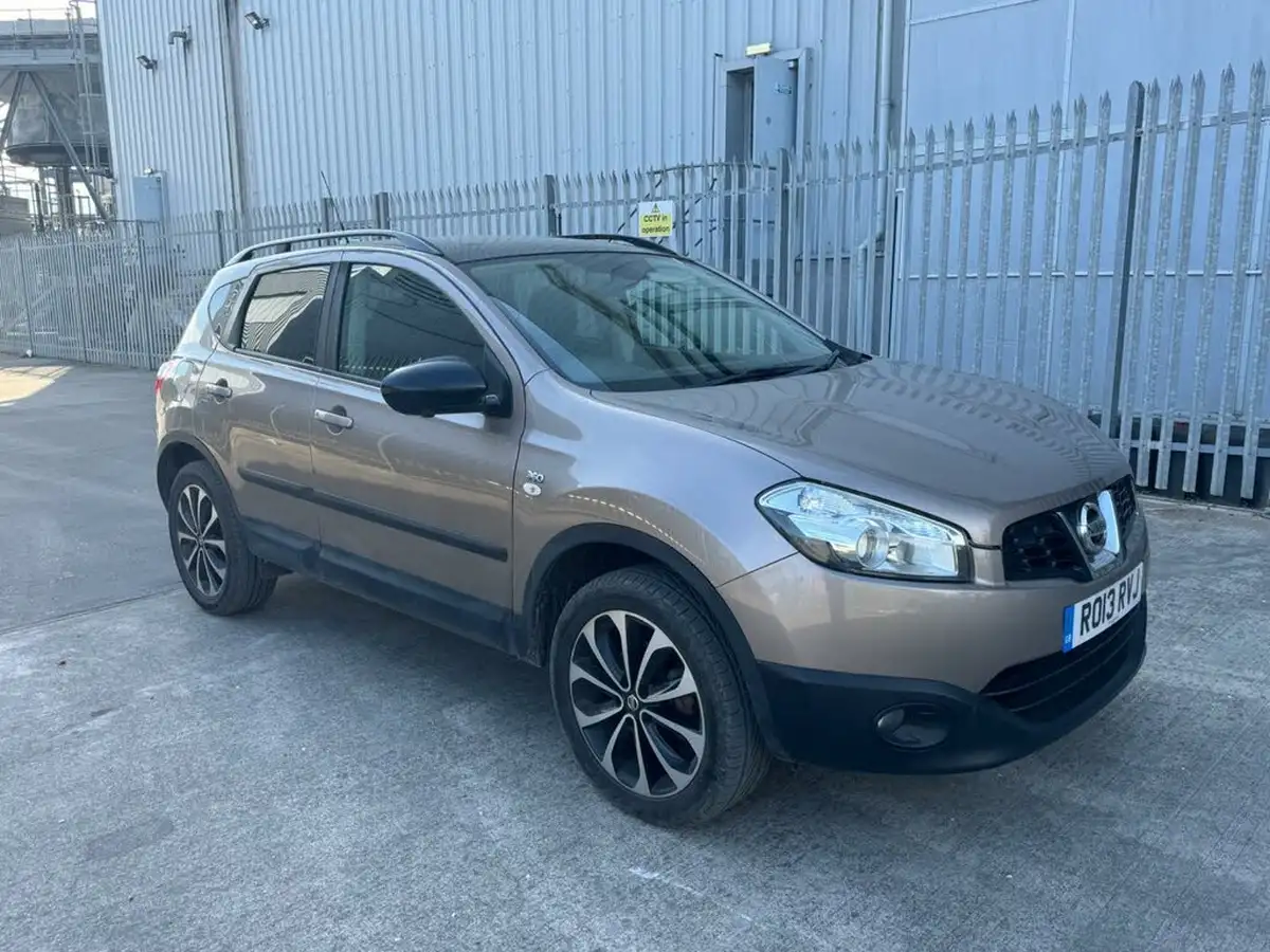 2013-nissan-qashqai-20-360-cvt-big-5