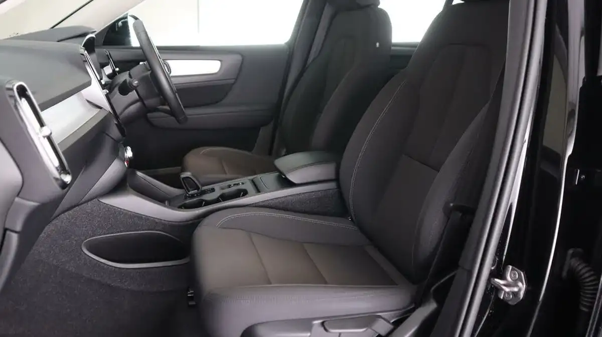 2021-volvo-xc40-15-t3-momentum-161bhp-auto-big-14
