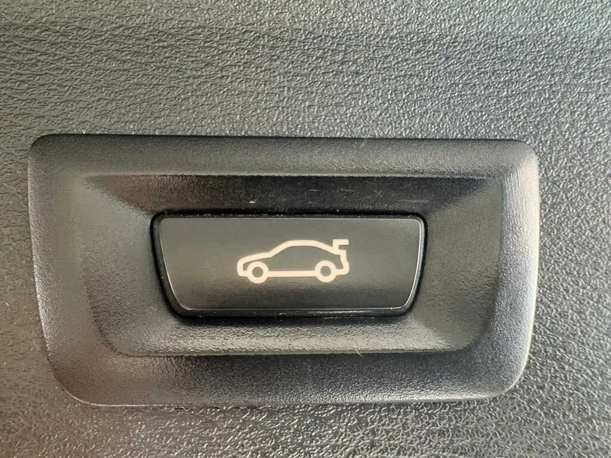 2019-bmw-x1-20-sdrive-20i-xline-sdrive-20i-big-33