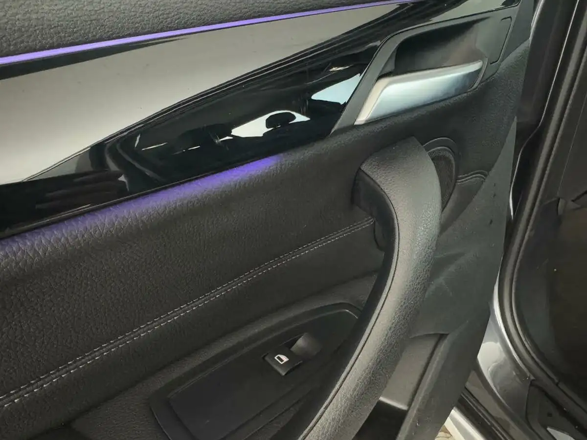 2019-bmw-x1-20-sdrive-20i-xline-sdrive-20i-big-9