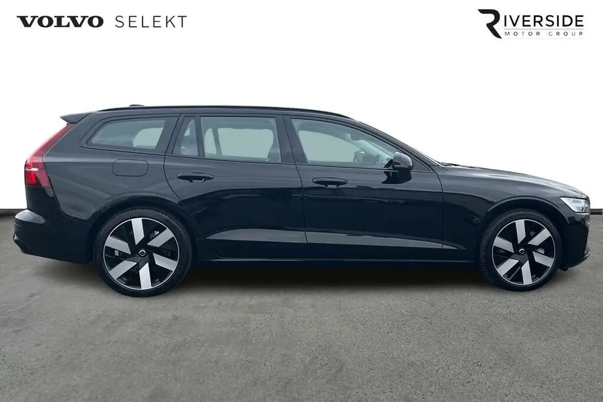 2024-volvo-v60-20-t6-plus-dark-station-wagon-big-3