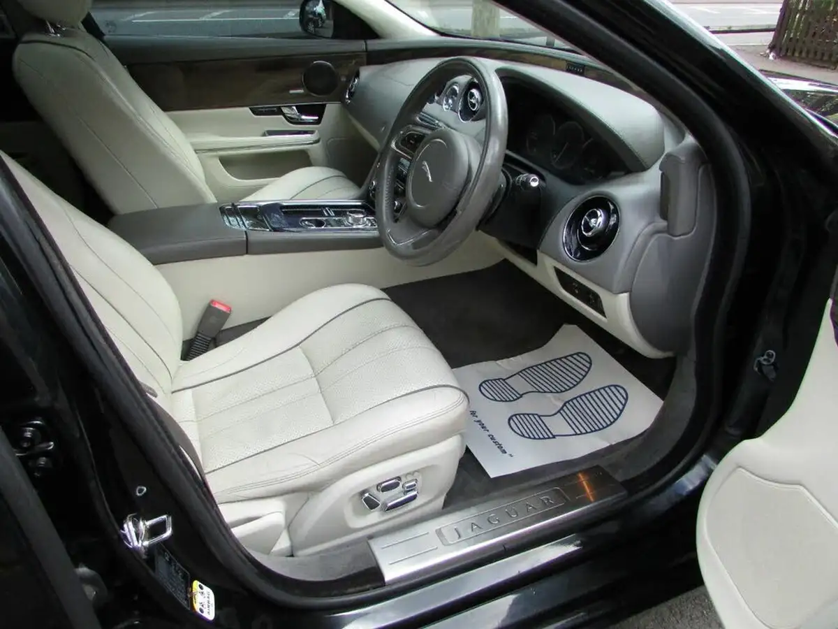 2011-jaguar-xj-series-30td-xj-portfolio-swb-big-5