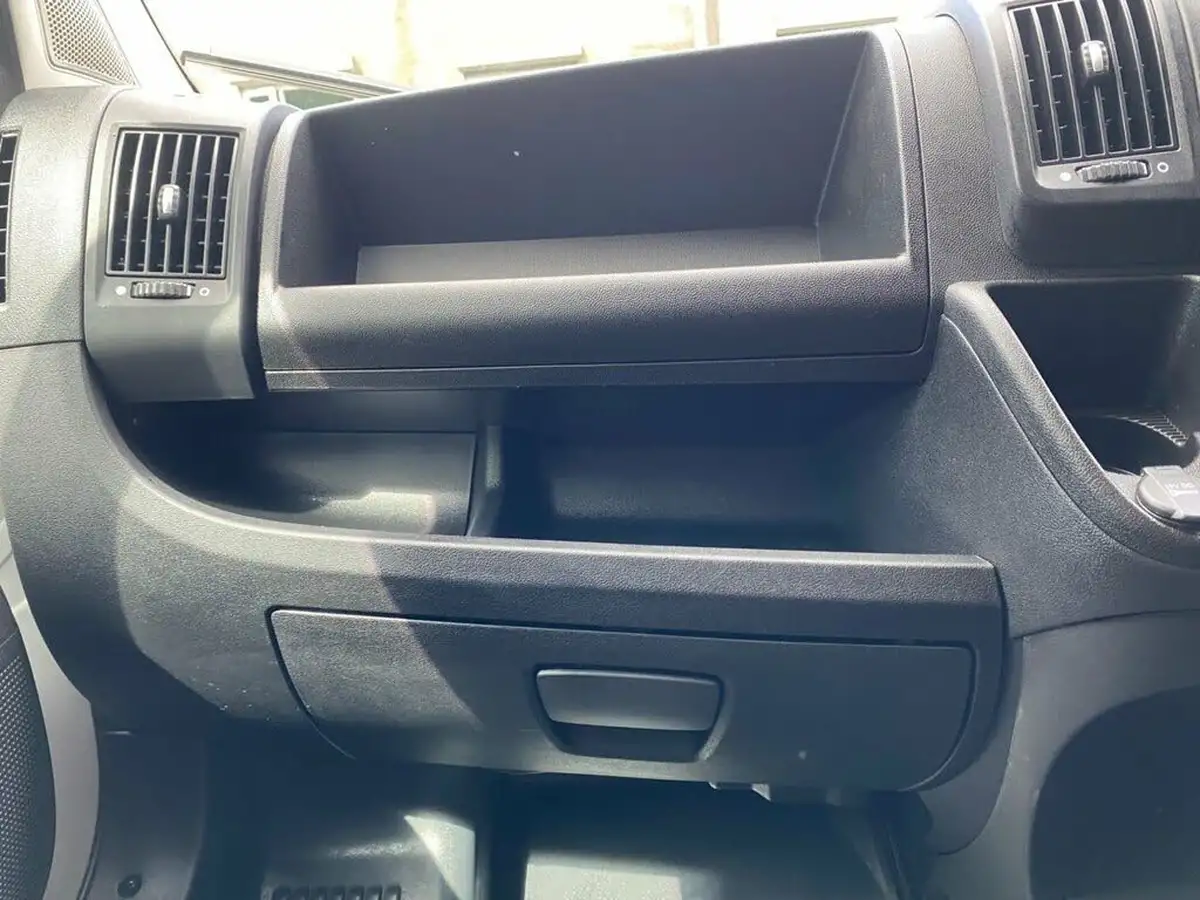 2024-peugeot-boxer-22-bluehdi-professional-premium-335-l3h2-panel-big-45