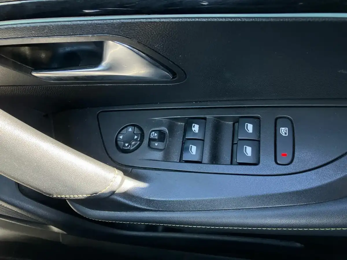 2021-peugeot-2008-suv-12-puretech-gt-eat8-big-17