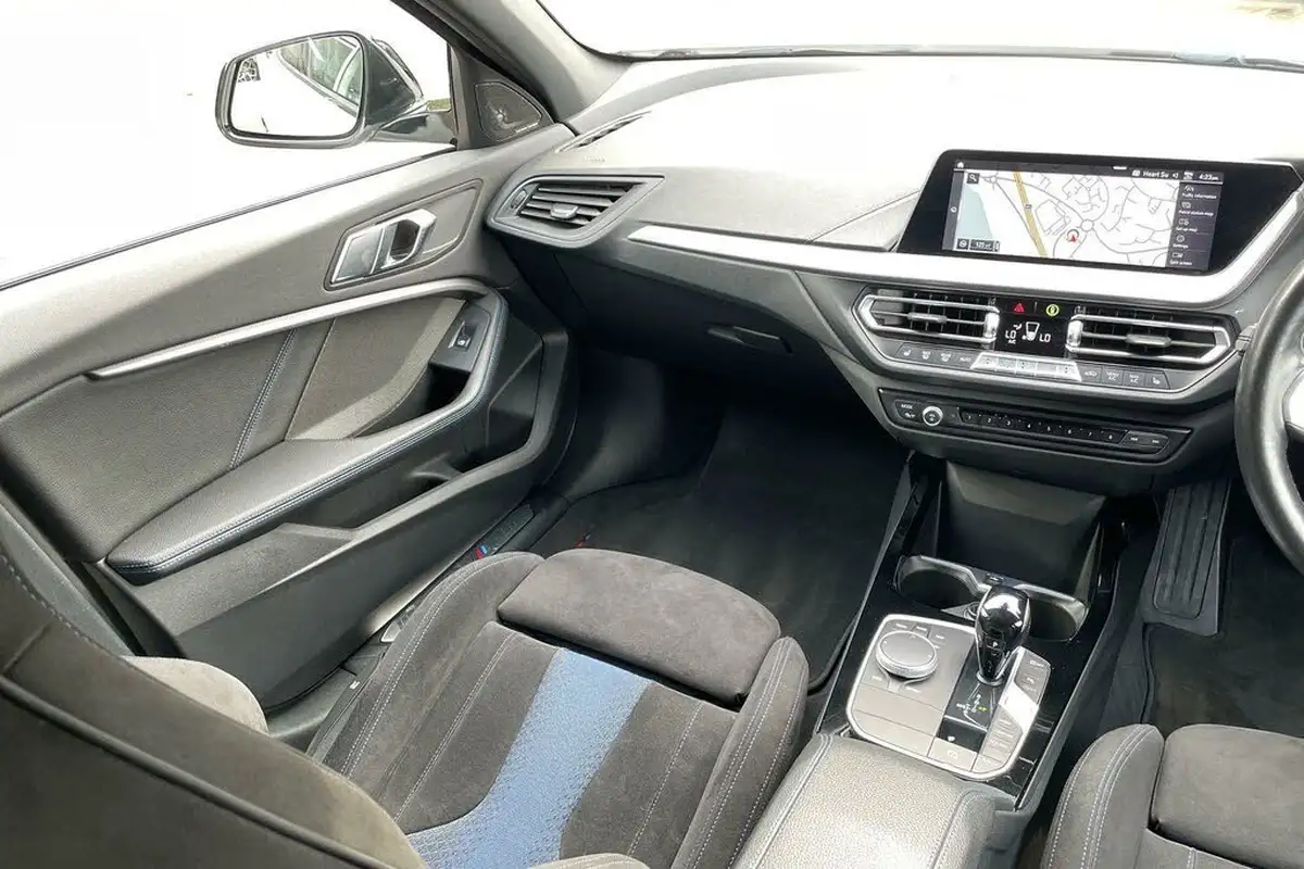 2021-bmw-1-series-20-m135i-xdrive-big-31