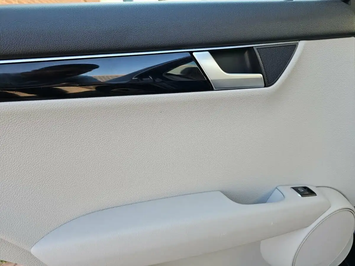 2013-mercedes-benz-c-class-21cdi-c220-cdi-executive-se-170bhp-saloon-4d-7g-tronic-plus-big-31