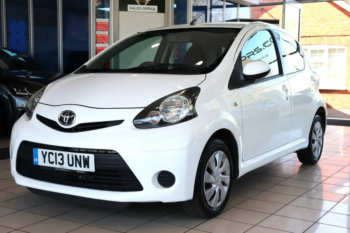 2013-toyota-aygo-10-aygo-ice-5d-big-1