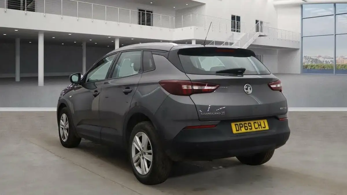 2020-vauxhall-grandland-x-15td-se-big-9