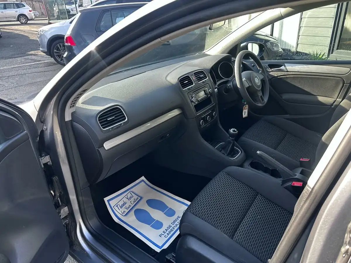 2011-volkswagen-golf-12-tsi-s-5d-big-22