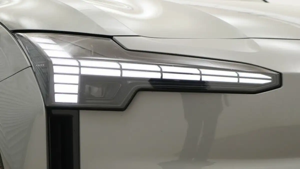 2024-volvo-ex30-e-twin-ultra-big-21