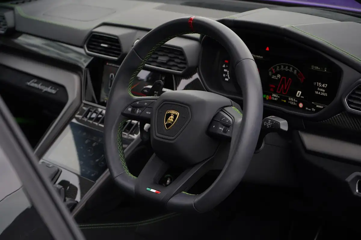 2024-lamborghini-urus-40-no-trim-big-21
