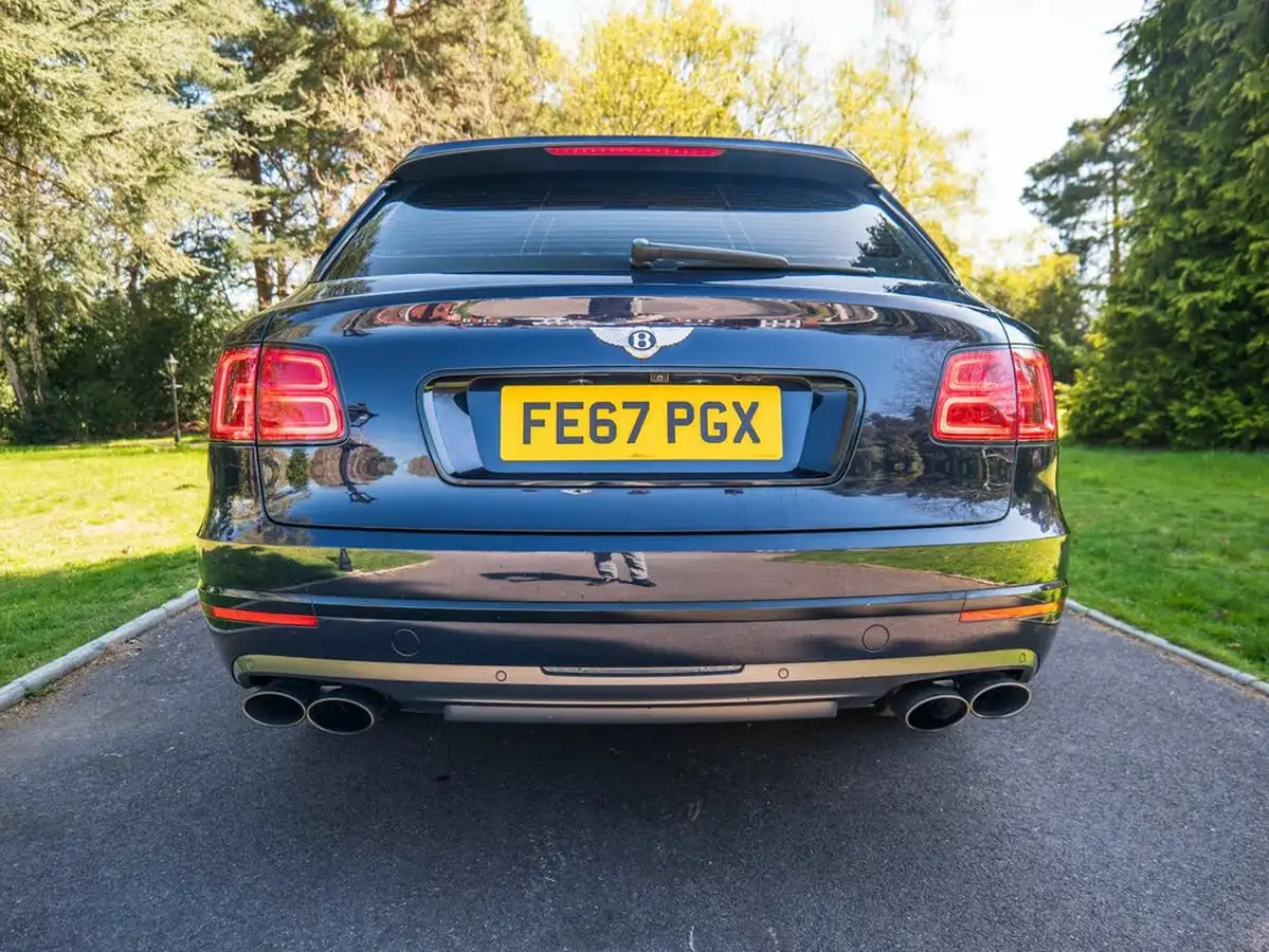 2017-bentley-bentayga-60-w12-big-21