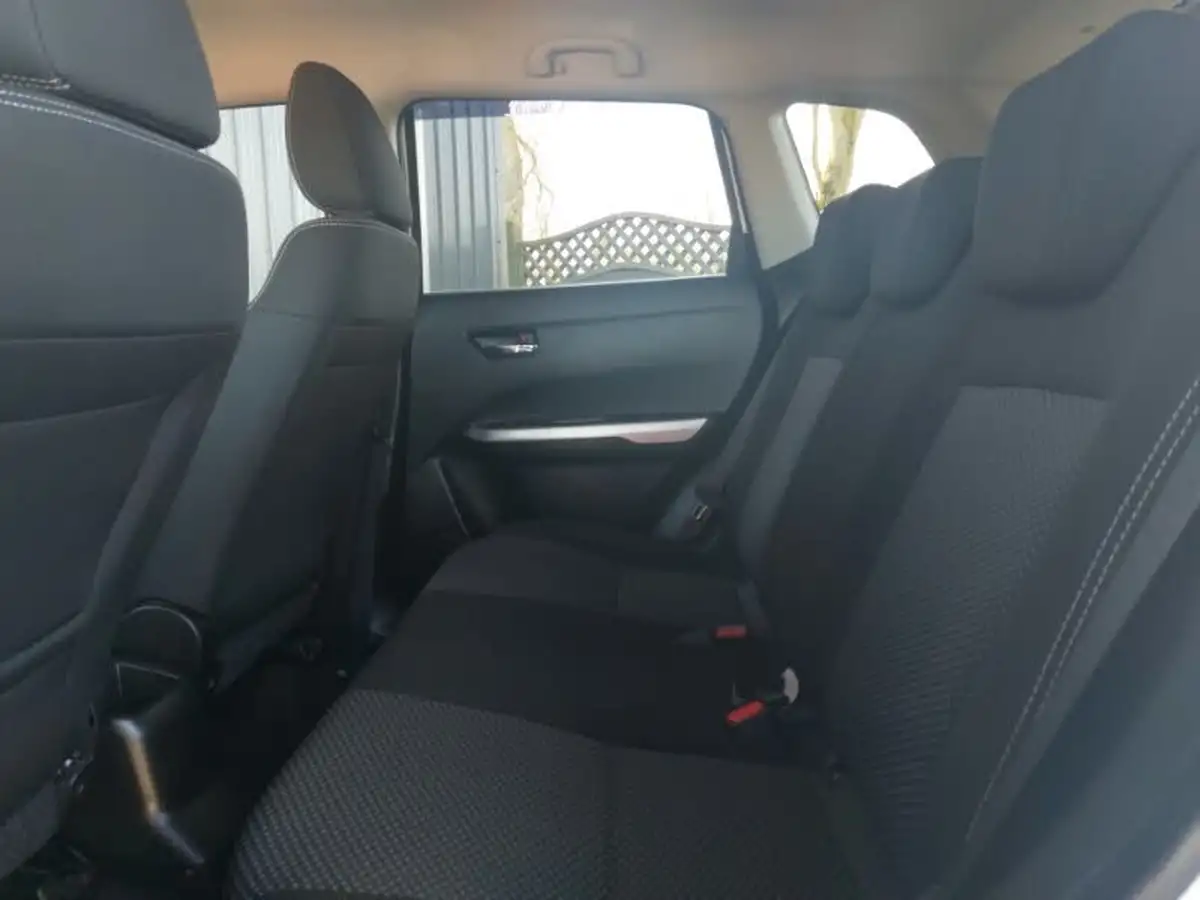 2017-suzuki-vitara-16-kuro-big-5
