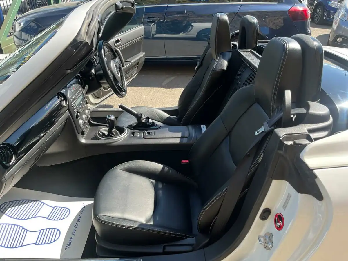 2011-mazda-mx-5-20-roadster-sport-black-big-6