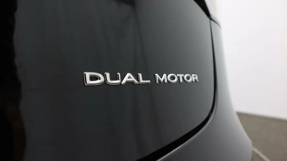 2020-tesla-model-3-e-long-range-big-21