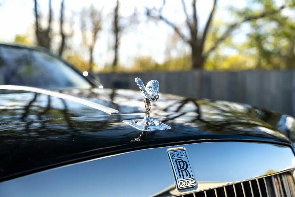 2014-rolls-royce-wraith-v12-big-3