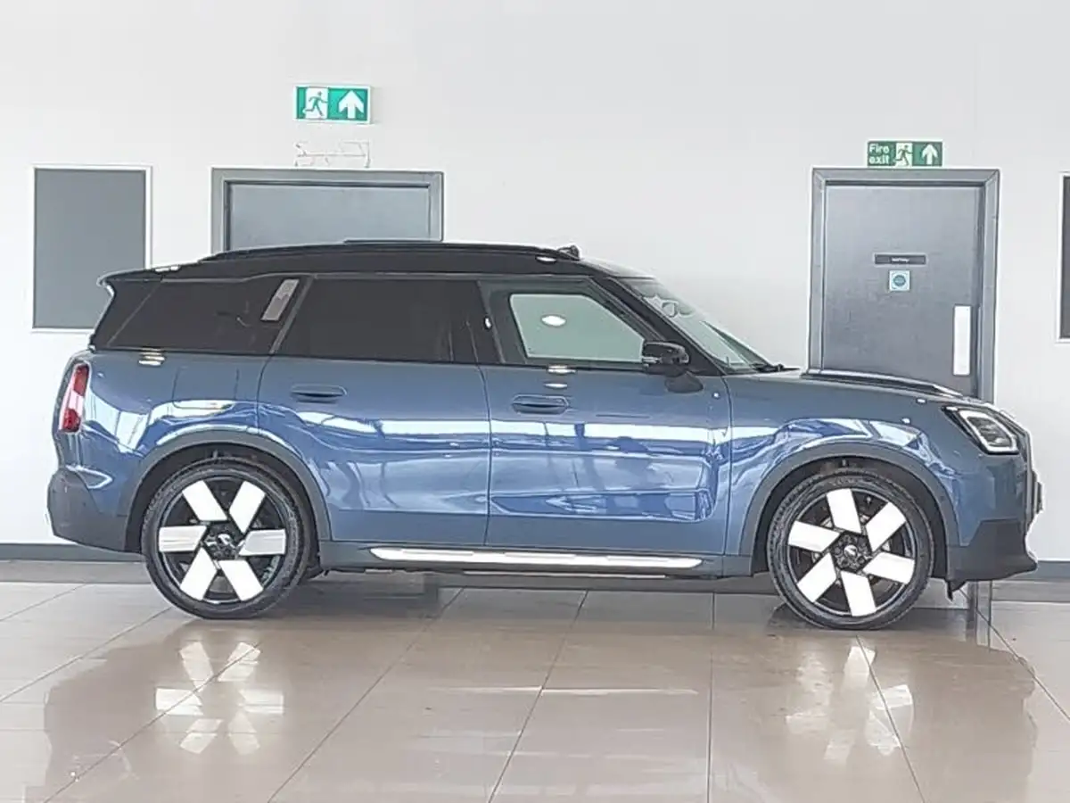 2024-mini-countryman-e-cooper-e-exclusive-big-2