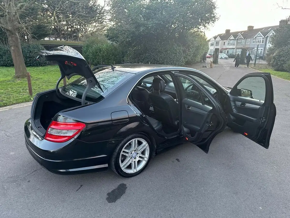 2010-mercedes-benz-c-class-18-c180-cgi-sport-156bhp-saloon-4d-big-27