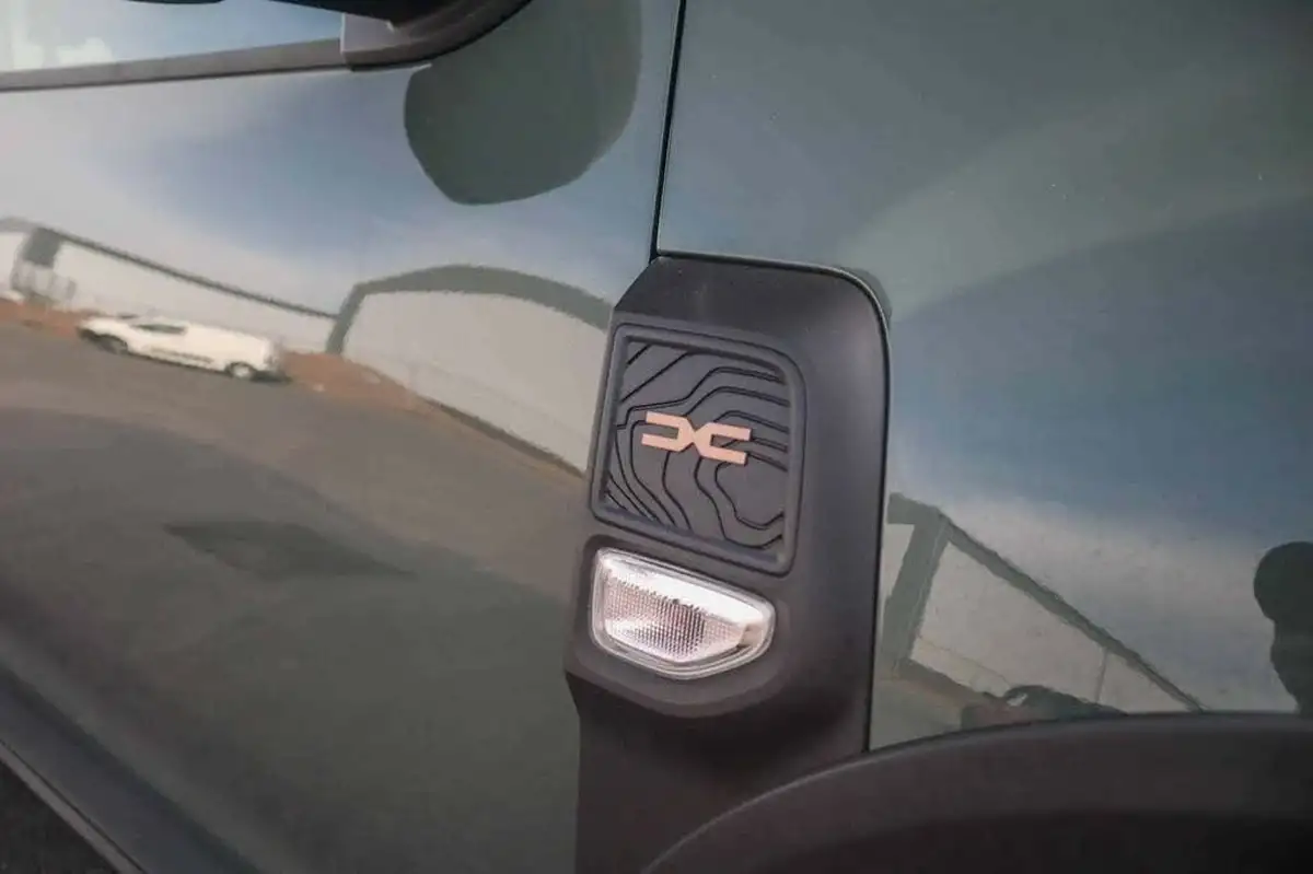 2024-dacia-duster-13-tce-extreme-150bhp-1332cc-edc-big-2