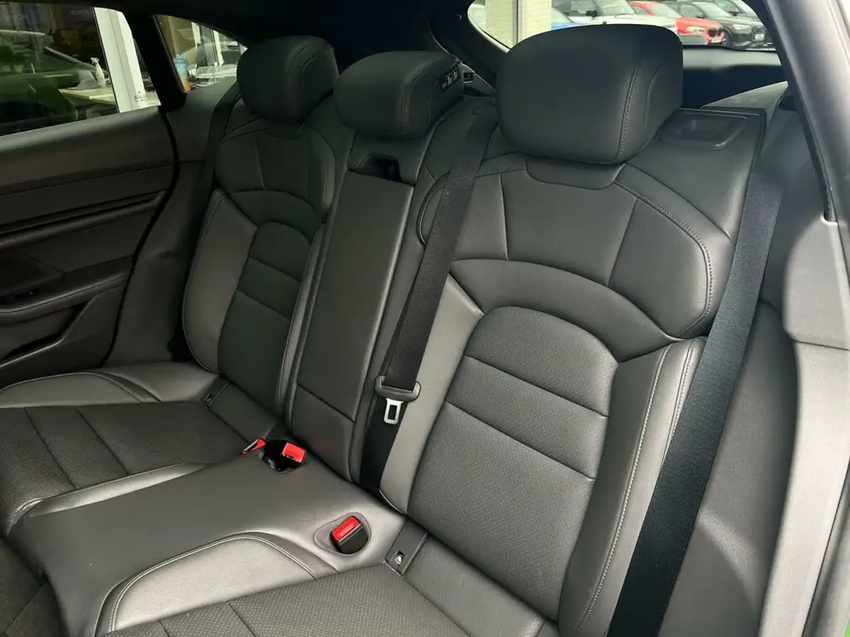 2021-porsche-taycan-e-4s-cross-turismo-awd-big-21