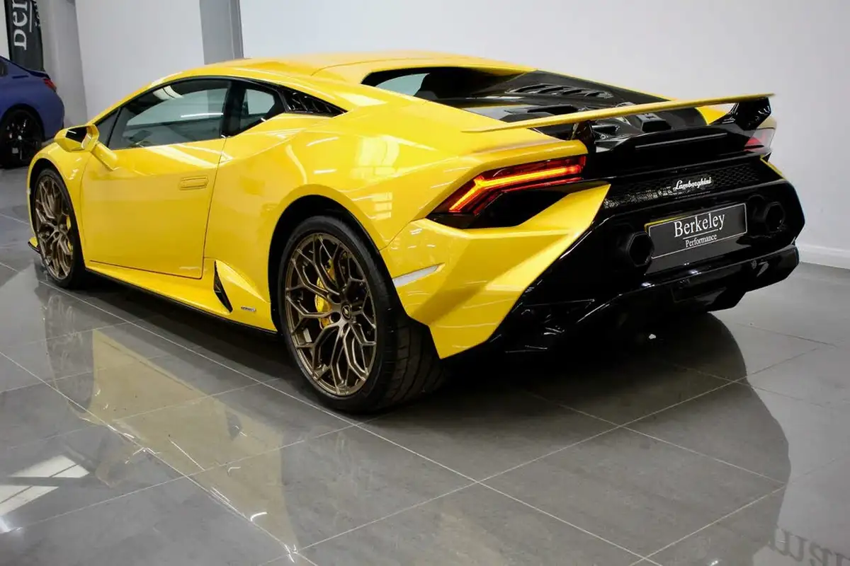 2023-lamborghini-huracan-52-tecnica-big-14