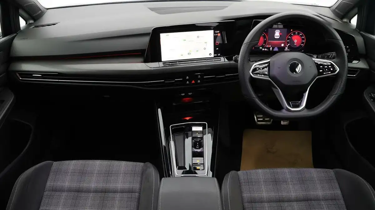 2023-volkswagen-golf-20tdi-gtd-big-12