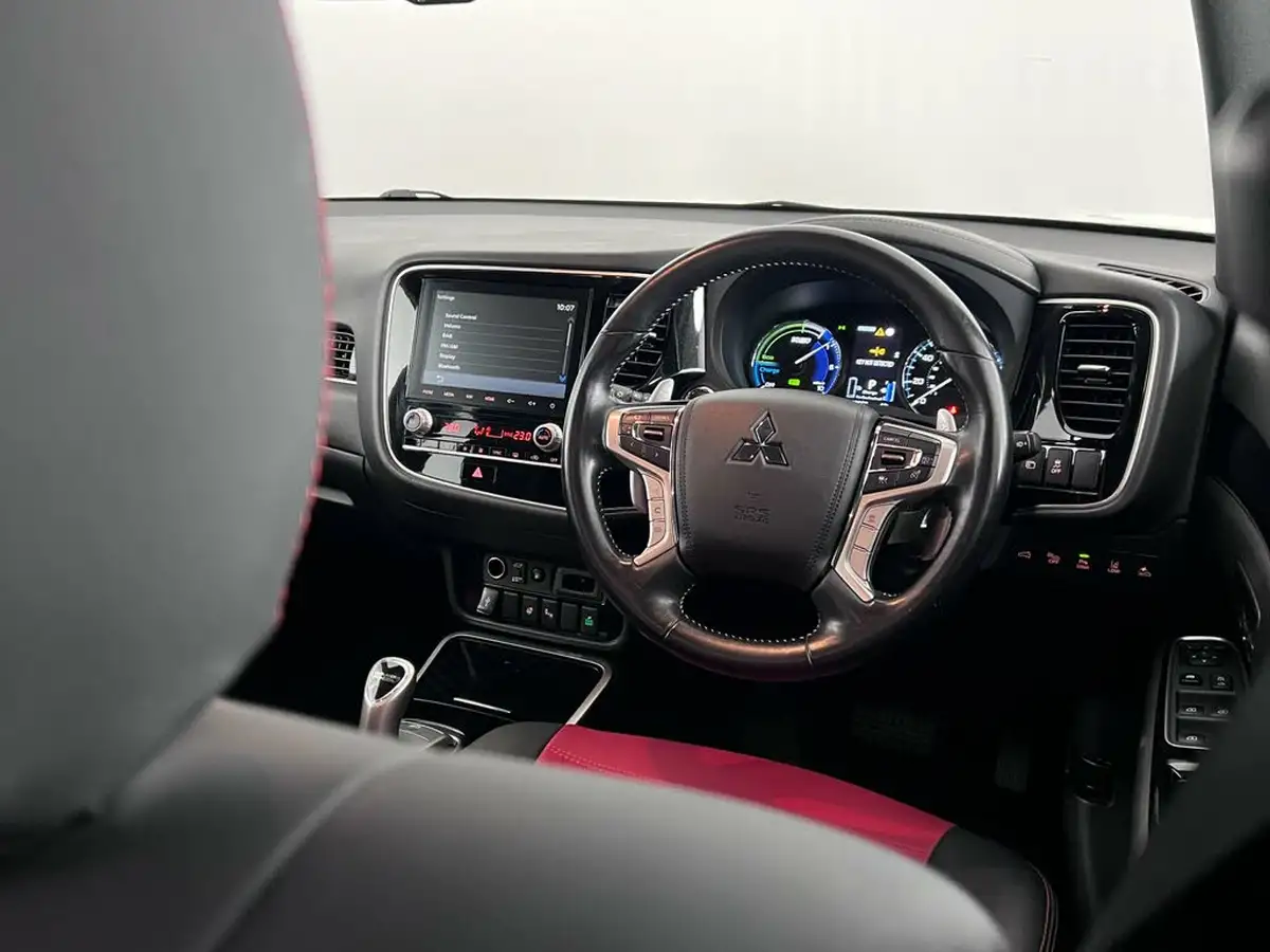 2019-mitsubishi-outlander-24-exceed-phev-big-16
