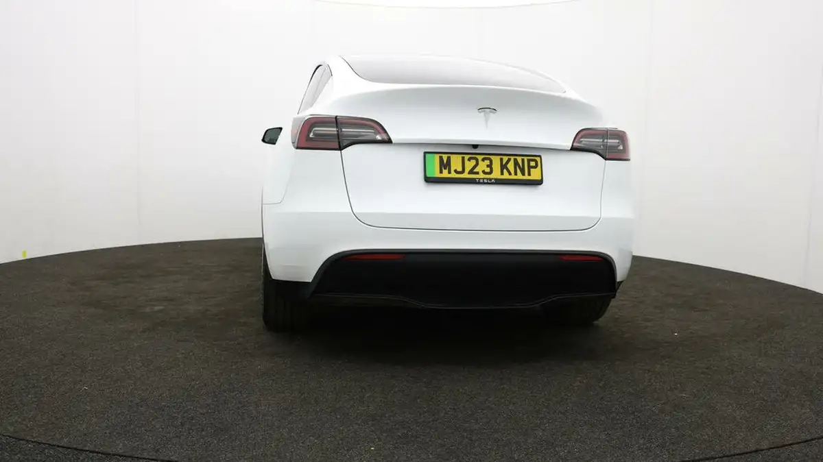 2023-tesla-model-y-e-rwd-big-36