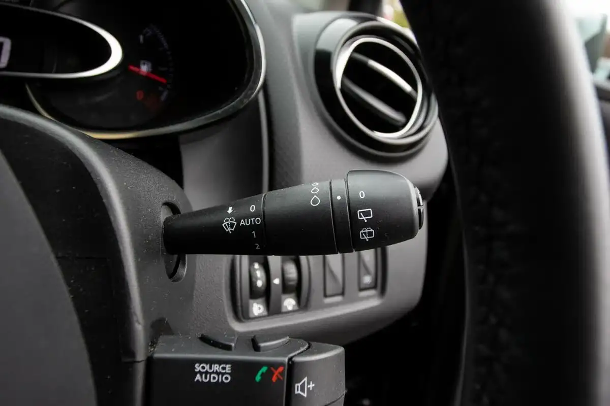 2018-renault-clio-09-tce-gt-line-big-17