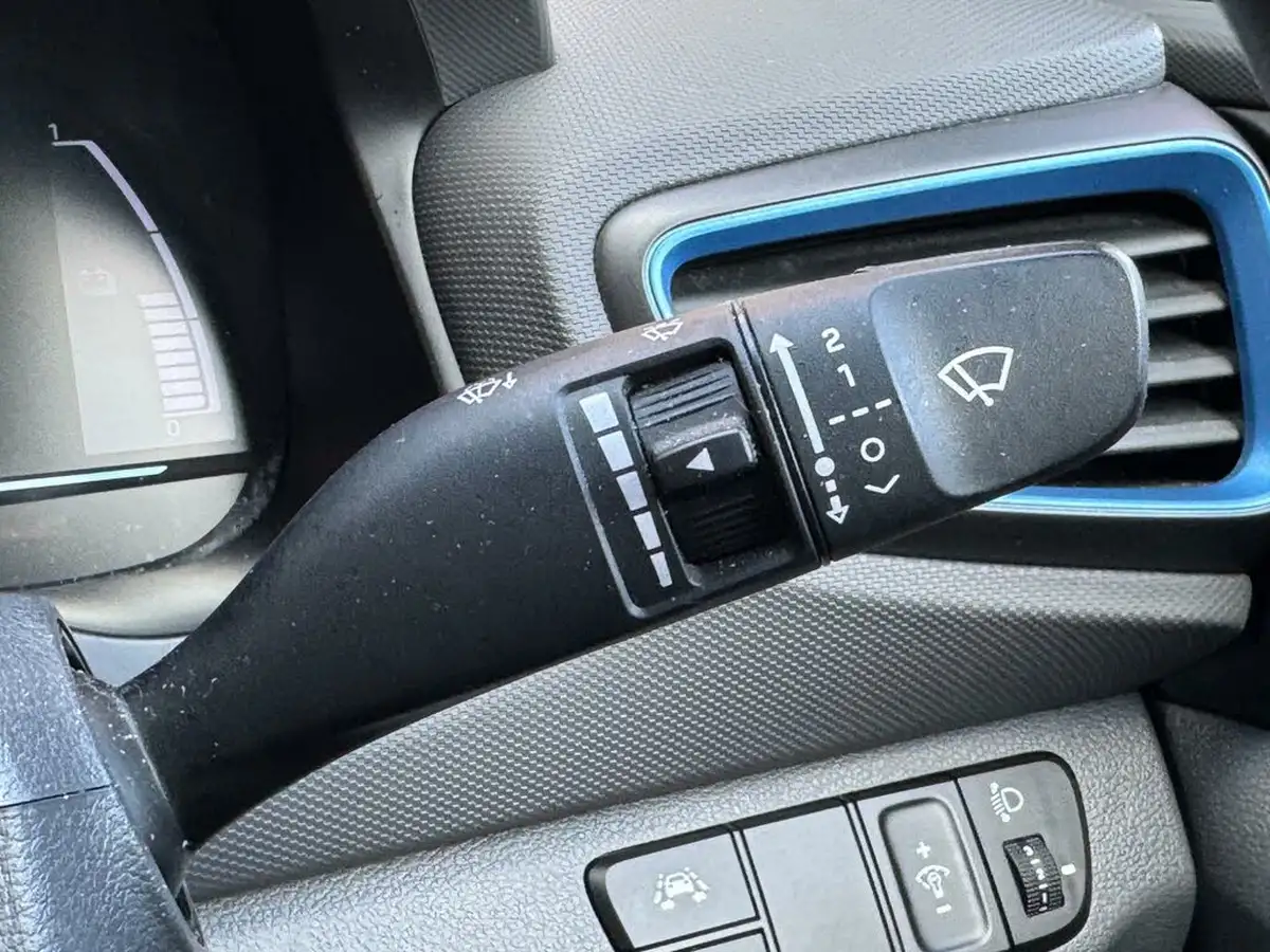 2018-hyundai-ioniq-16-gdi-premium-hybrid-big-16
