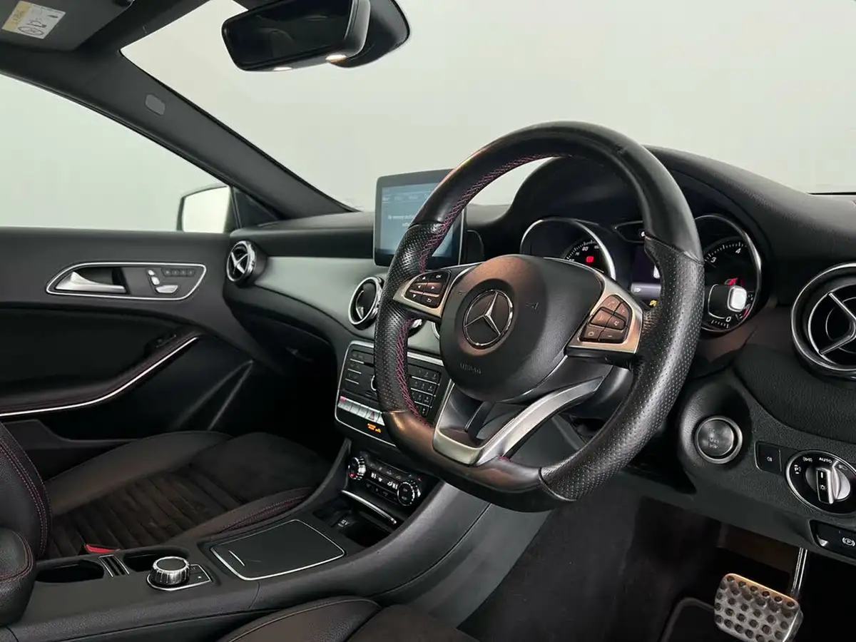2017-mercedes-benz-gla-class-21d-gla-220d-amg-line-premium-plusss-big-16
