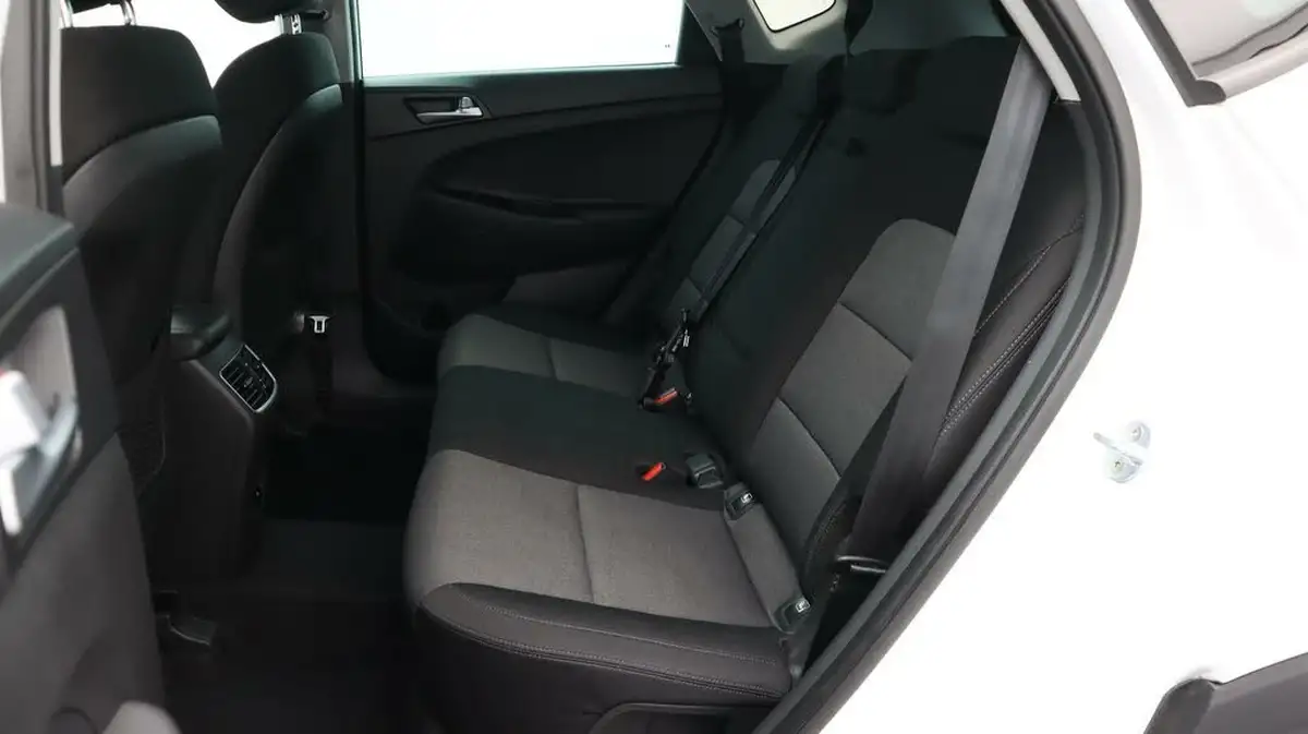 2020-hyundai-tucson-16-t-gdi-se-nav-dct-big-16