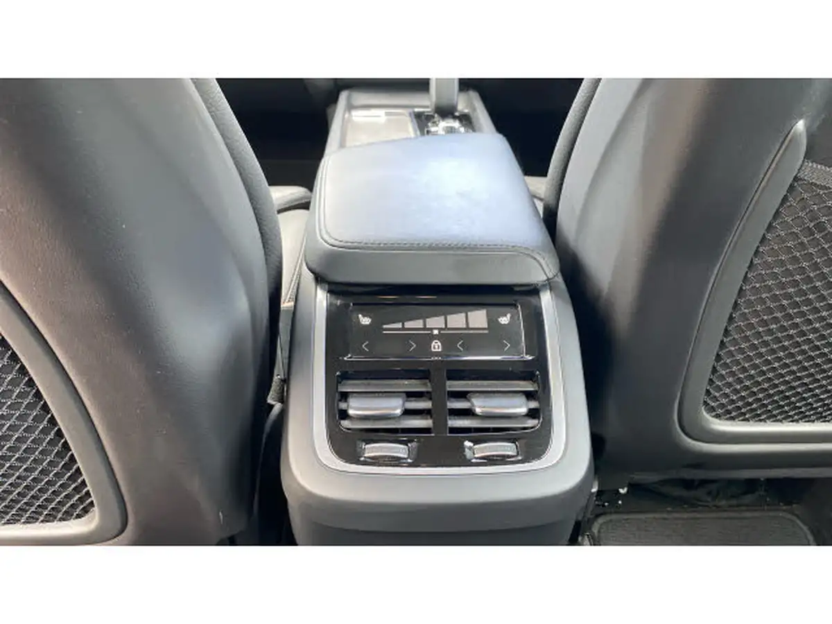 2022-volvo-xc60-20-b5-plus-big-39
