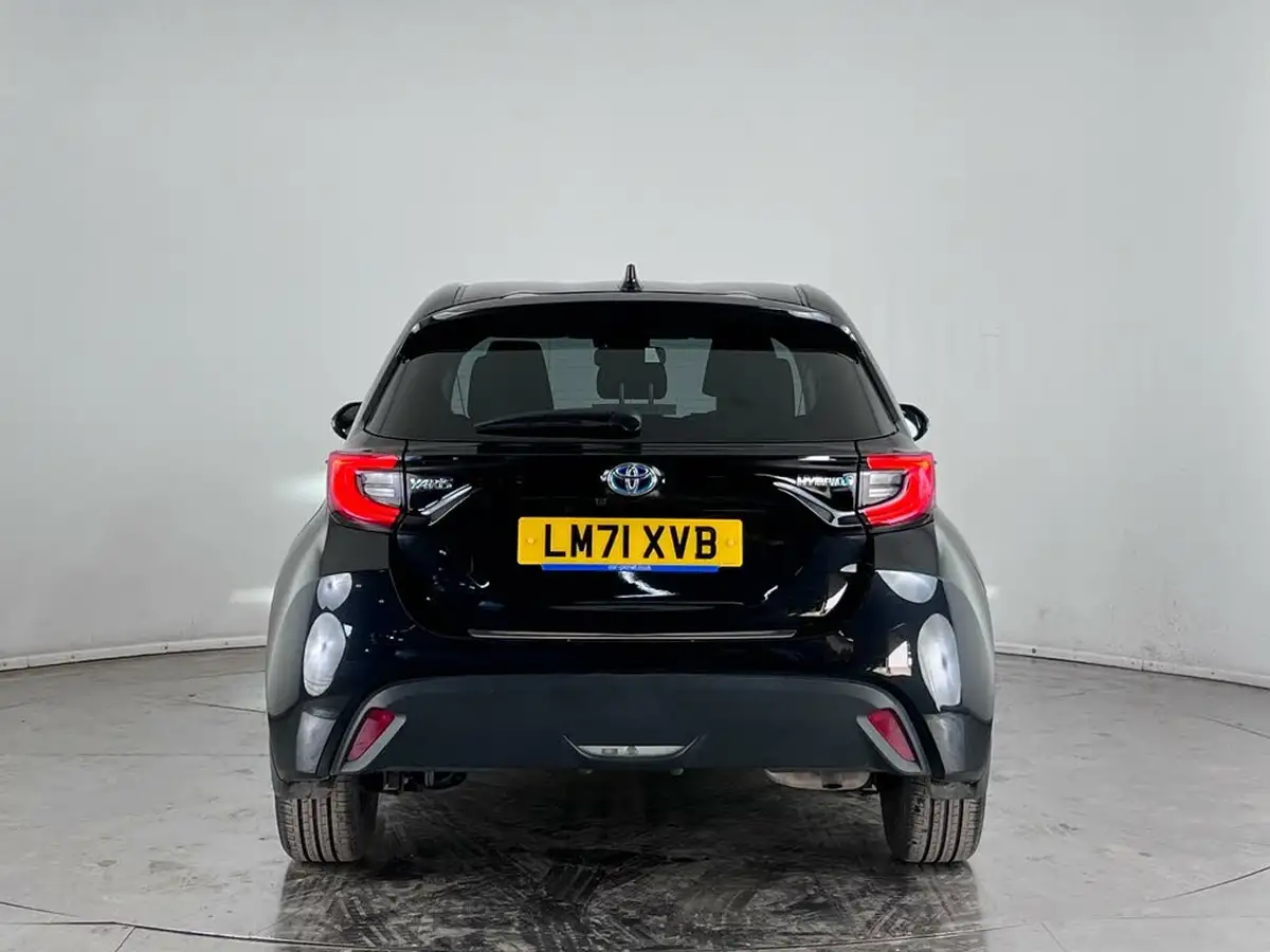 2021-toyota-yaris-15-vvt-i-design-big-6