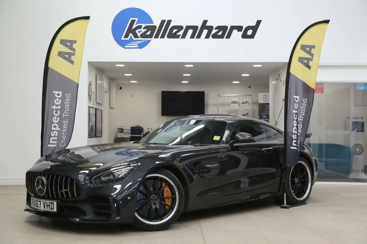 2017-mercedes-benz-amg-40-gt-r-premium-big-0
